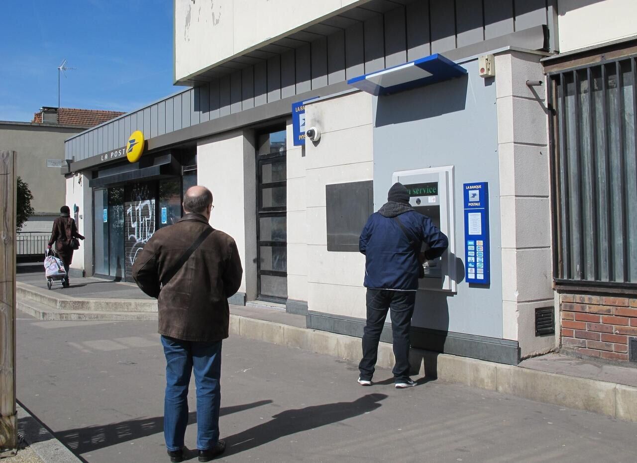 A Colombes C Est Le Personnel Communal Qui Gere La Poste Le Parisien