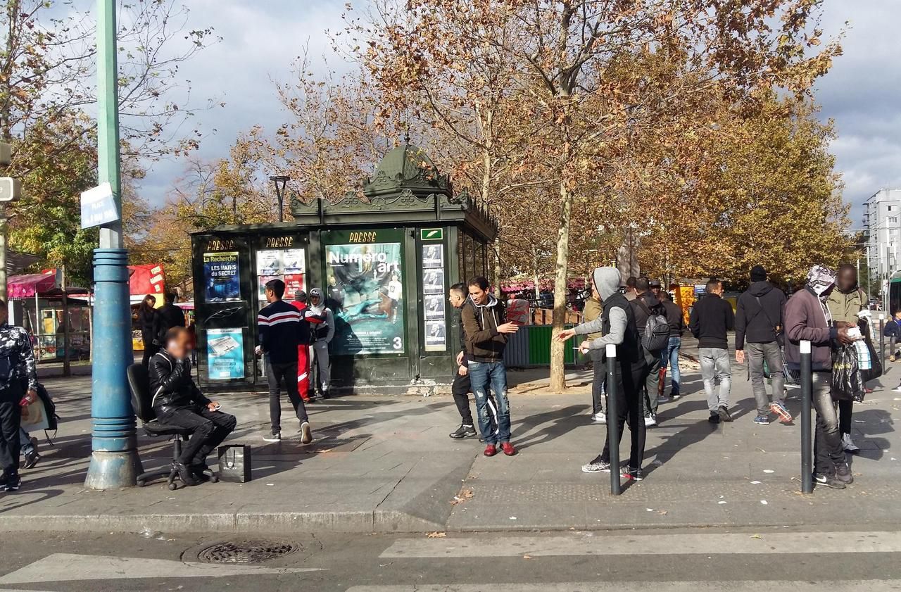 Saint Denis place du 8 Mai 1945 le paradis des Marlboro Bled