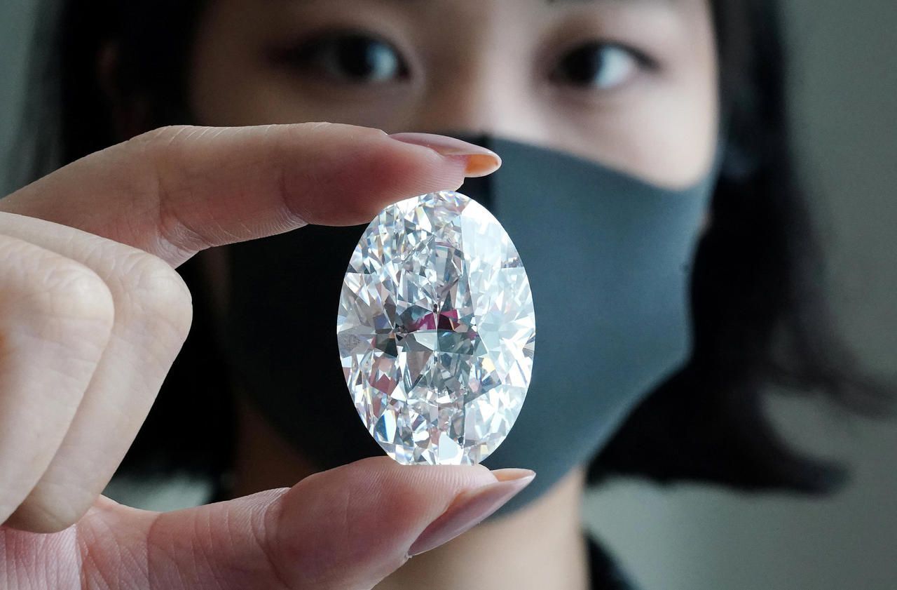 obispo resbalón regional Hongkong : un diamant blanc de 102 carats mis aux enchères - Le Parisien