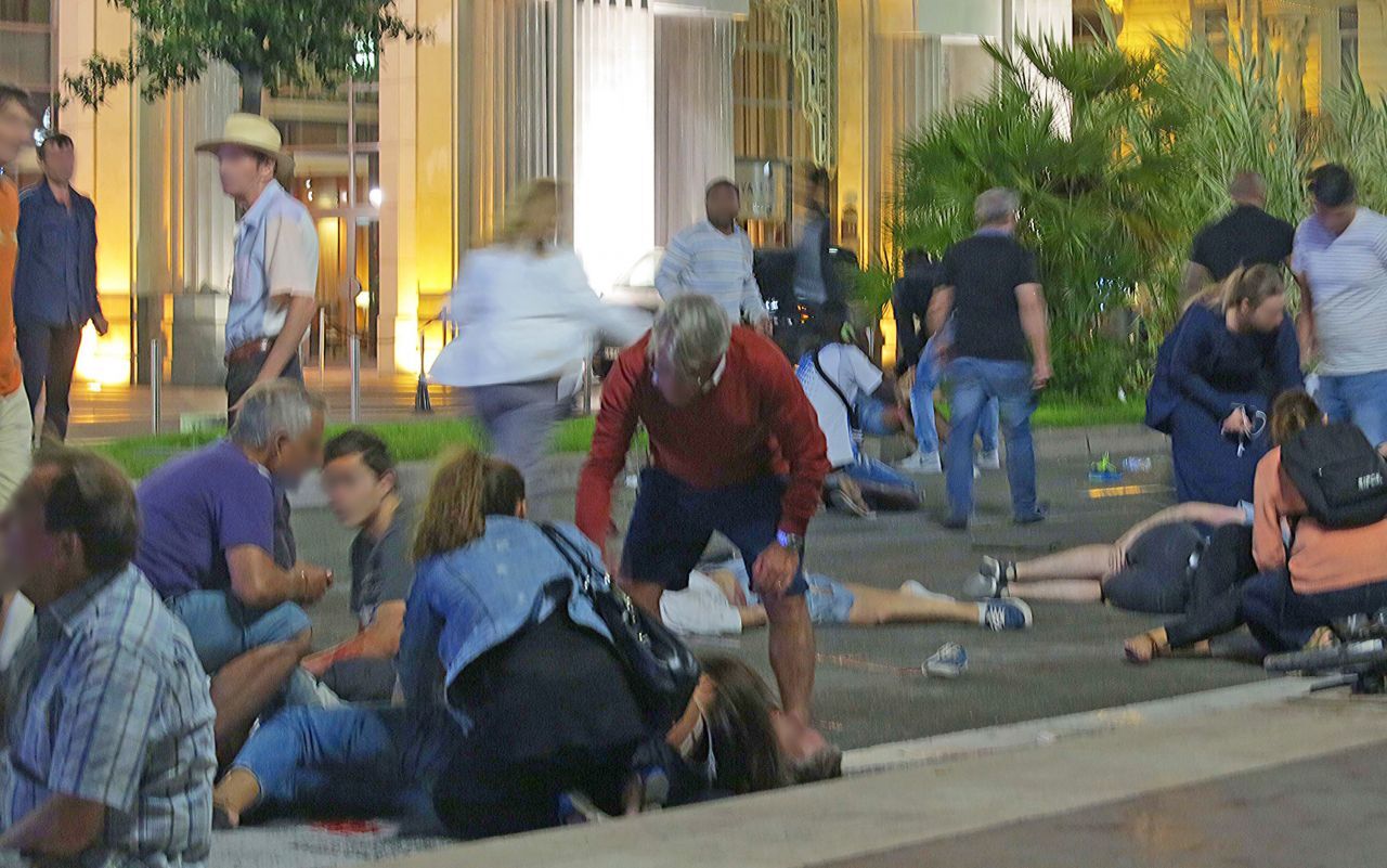 Attentat De Nice 22h45 Le Camion Fou Debouche Sur La Promenade Des Anglais Le Parisien