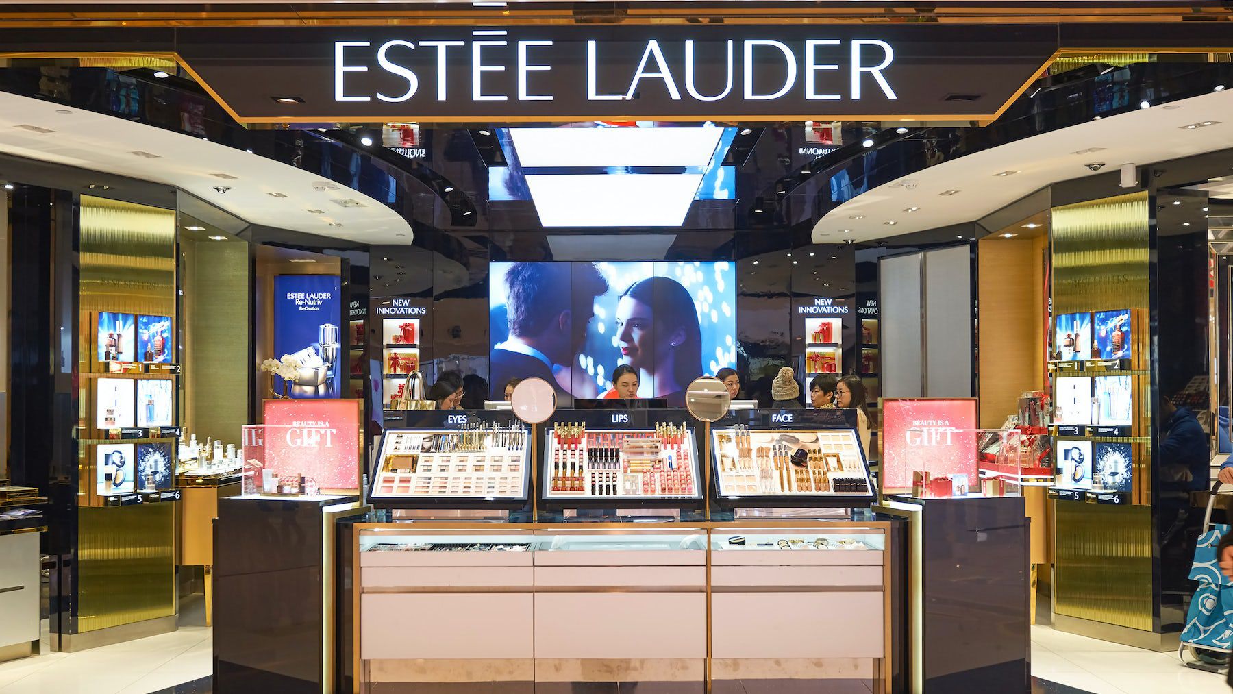 Estée Lauder Tops Quarterly Sales Estimates as Demand for Makeup