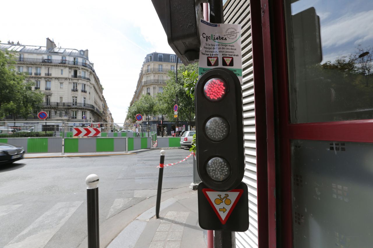 Des feux rouges vont être supprimés à Paris