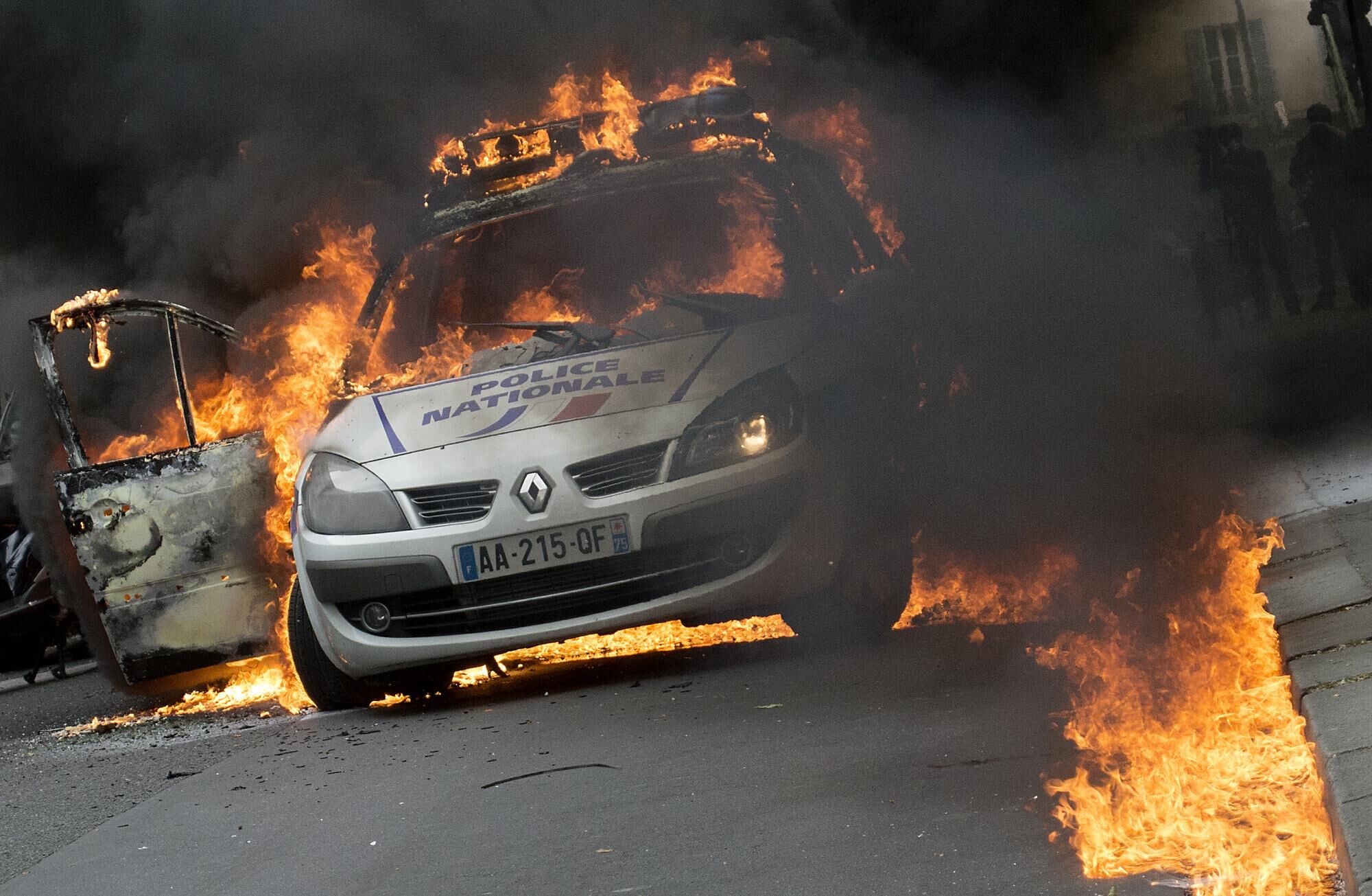 Yvelines : la voiture de police grille le feu et provoque un accident à  Chambourcy - Le Parisien