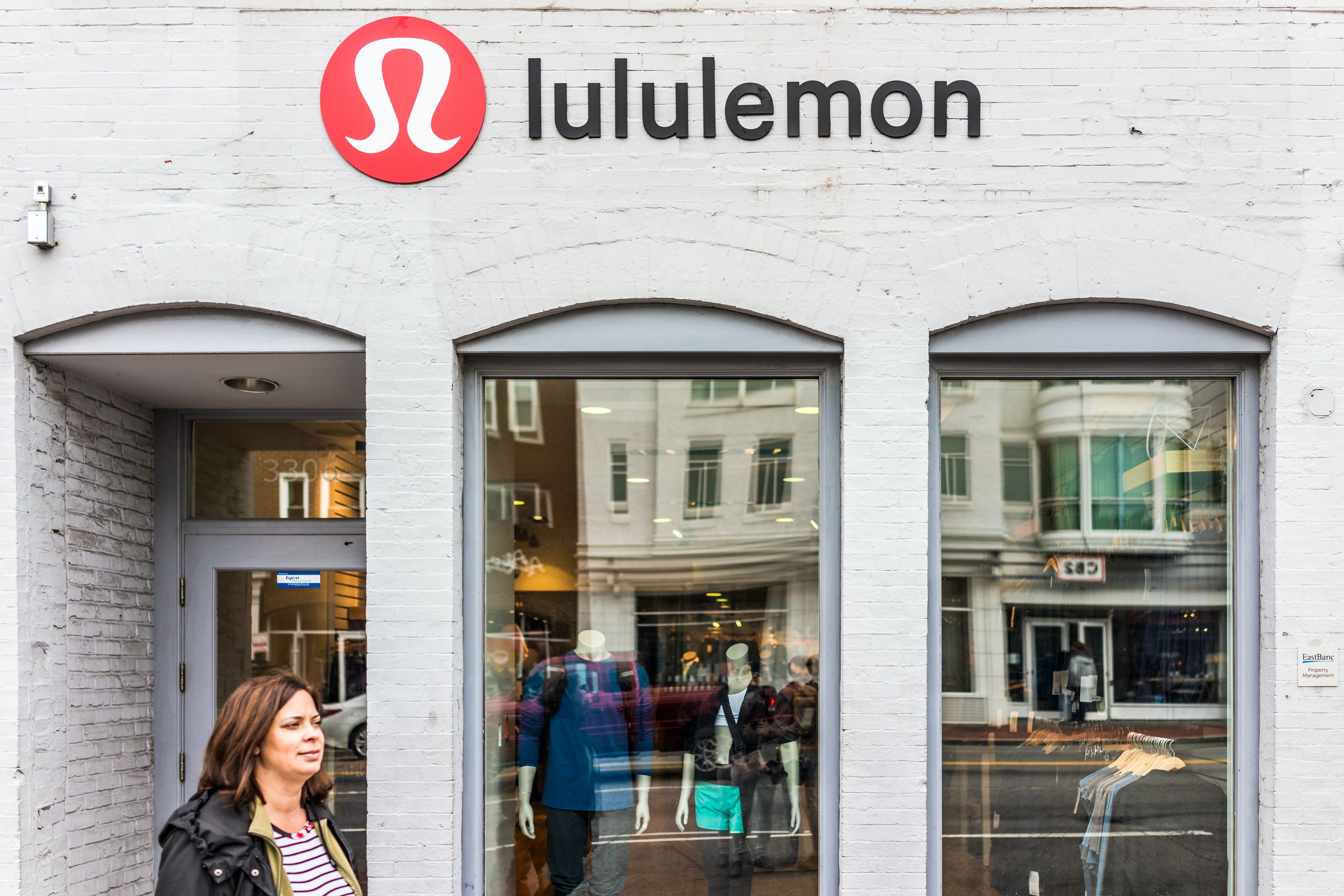 Lululemon Athletica Sales Jump; Forecast Misses Wall Street Target