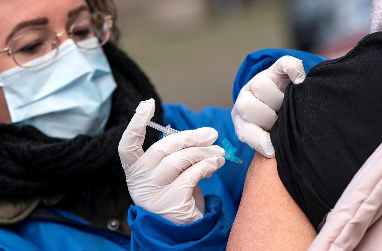 PHOTOPQR/LE PARISIEN/olivier corsan ; Le-Lametin ; 02/08/2021 ; Le  Lamentin, Martinique, France, le 2 août 2021. Un vaccidrome pour le vaccin  contre le COVID-19 a été mis en place au Palais des