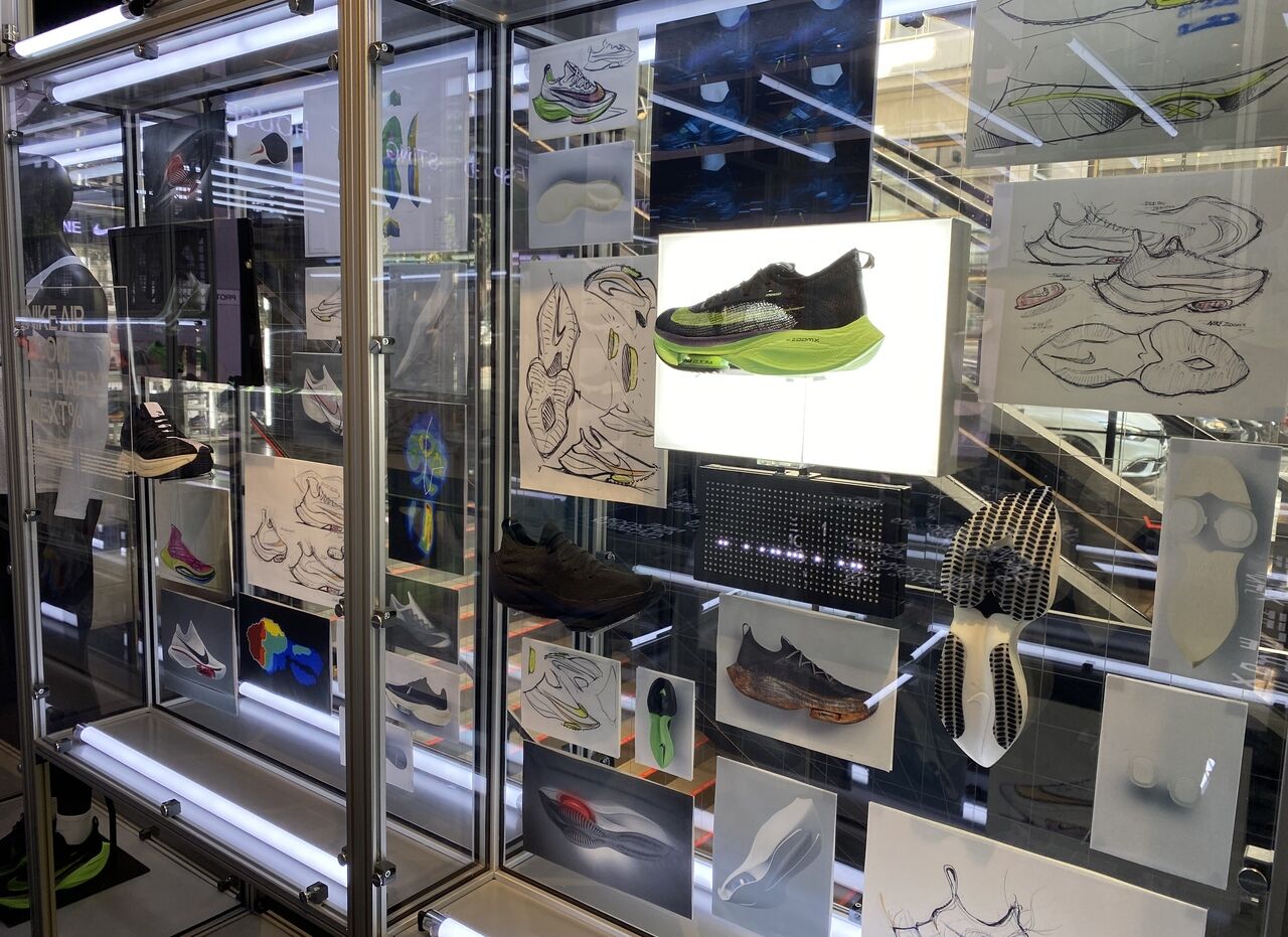 Aan het leren Trekker Geletterdheid Nike inaugure son grand magasin du futur sur les Champs-Élysées - Le  Parisien