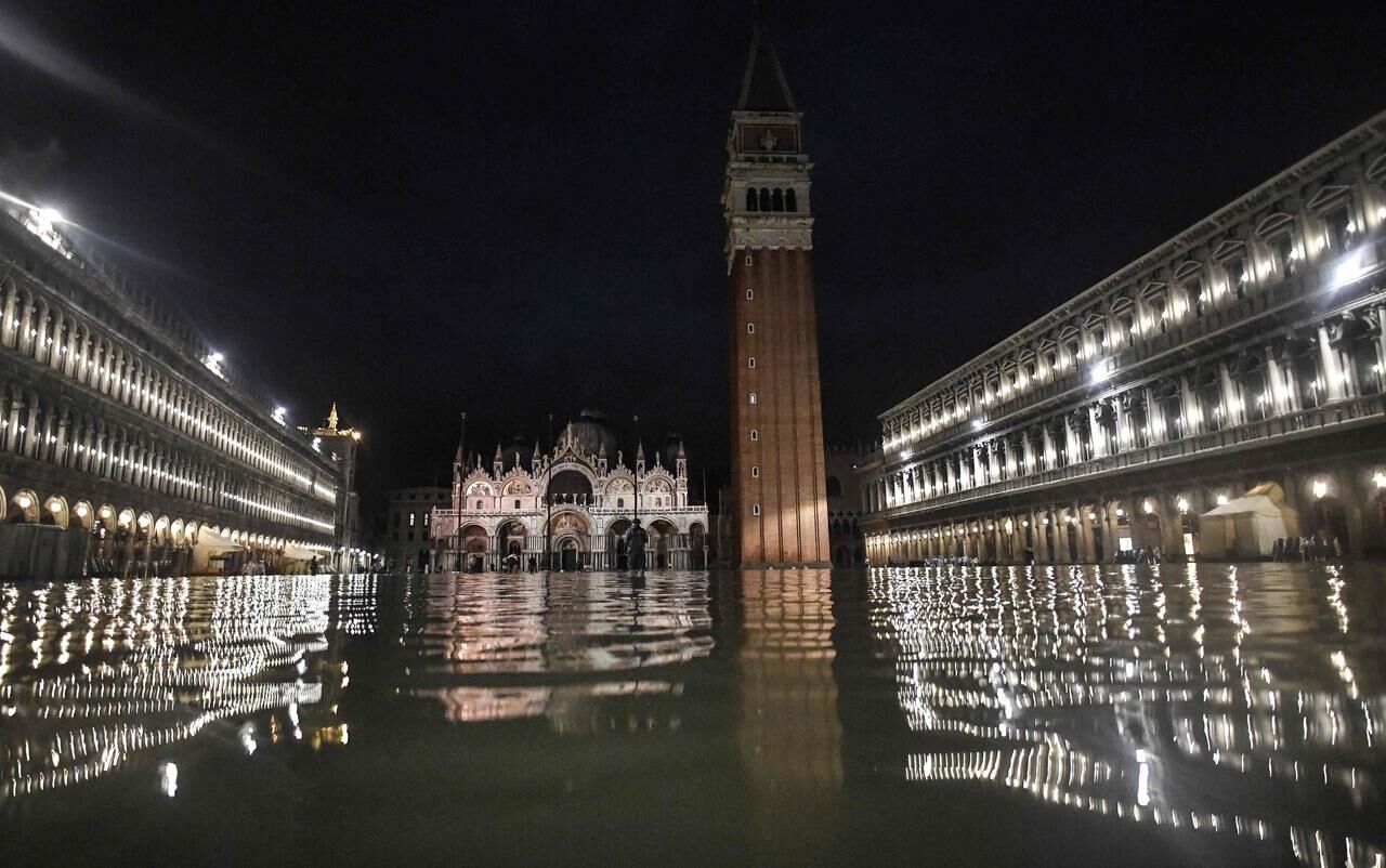 Venise Sous Les Eaux Apres Une Maree Haute Historique Qui Fait Un Mort Le Parisien