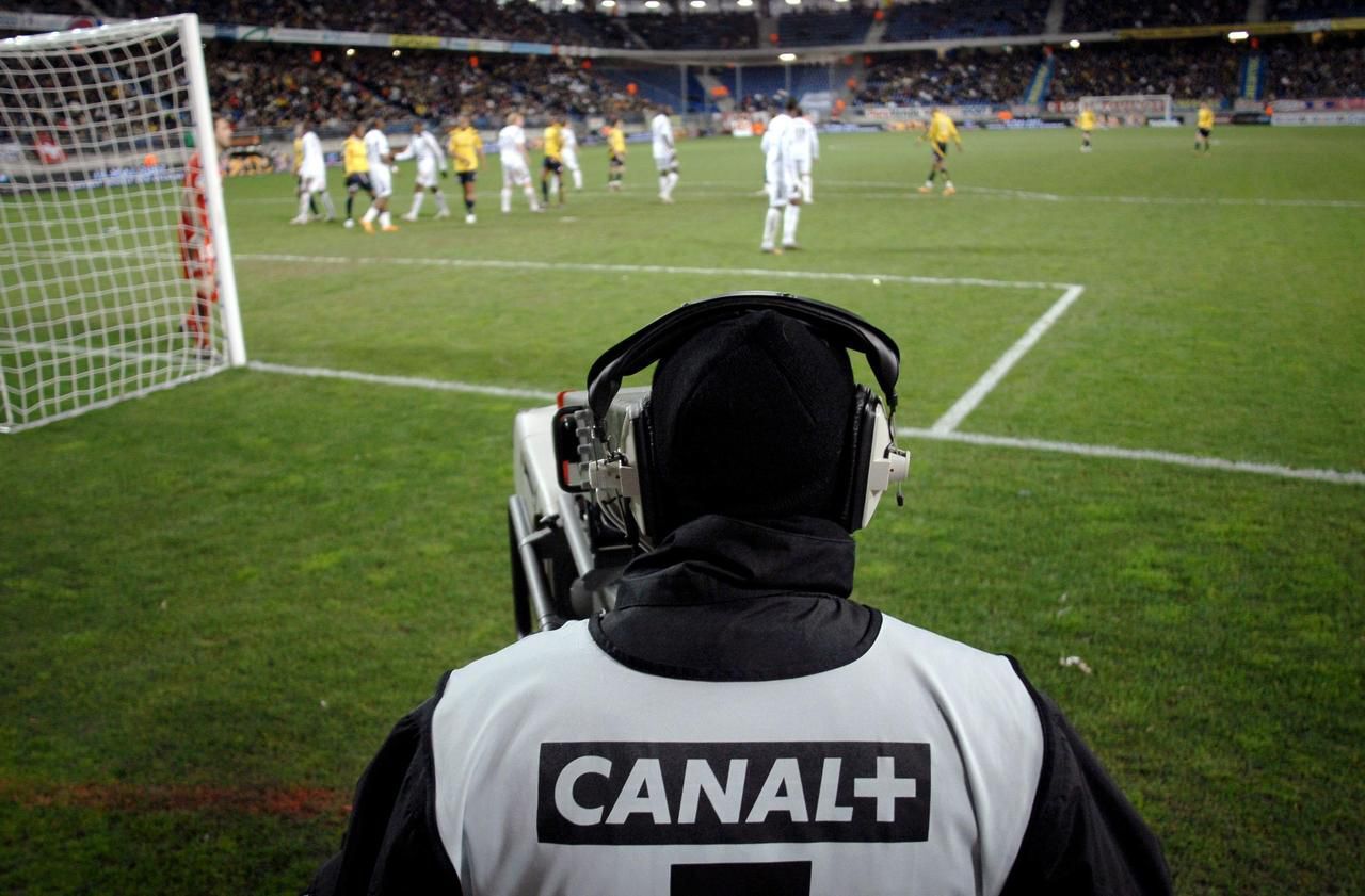 Droits TV : combien vous coûtera votre match de football à la télévision en  2018 ? - Le Parisien