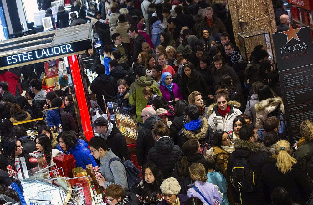 Thin Black Friday crowds mark U.S. holiday shopping kickoff