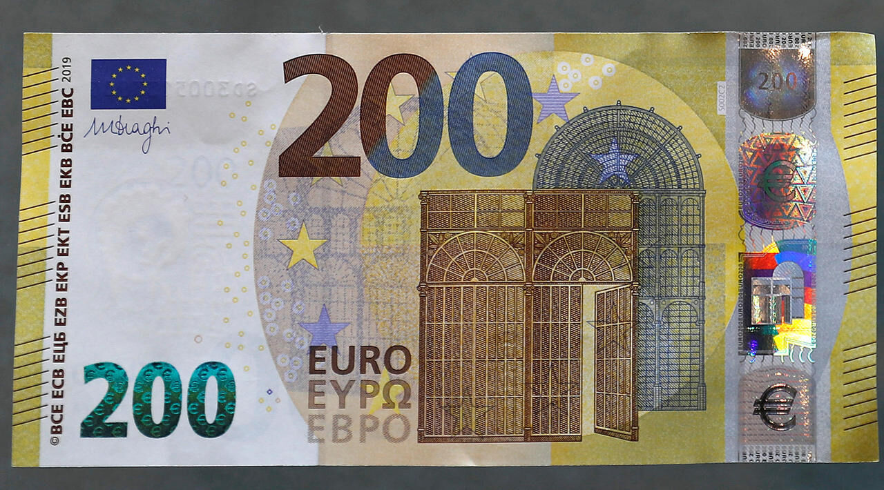 Les nouveaux billets de 100 euro et 200 euro