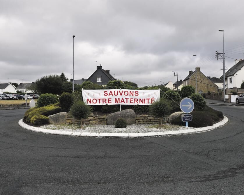 Drôme : les maternités submergées après la fermeture temporaire de